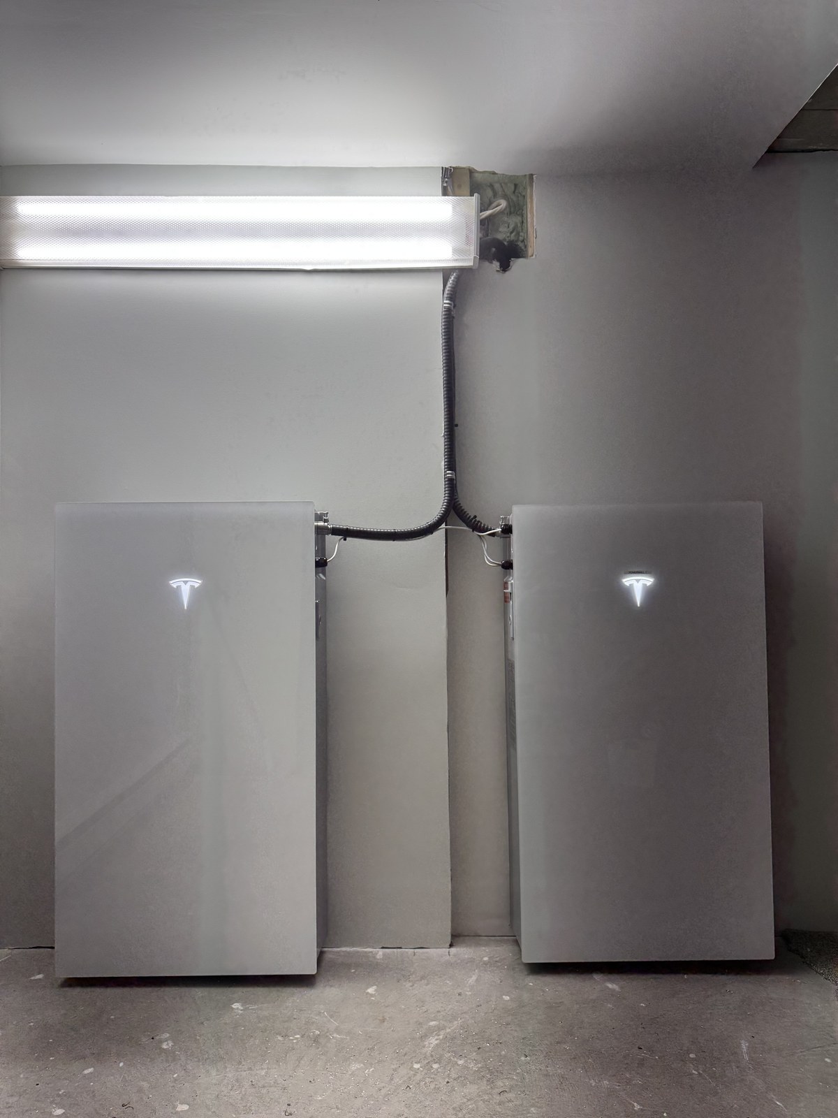 Système Tesla Powerwall 3 installé clé en main par Raycom